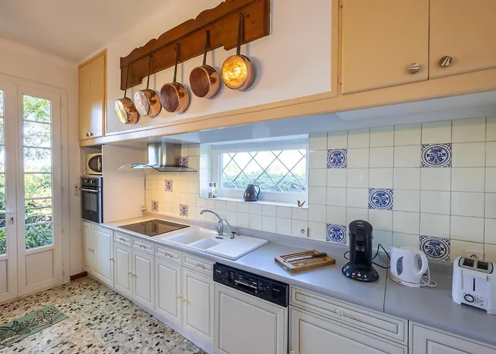 Le Clos Saint Emilie - Tennis & Piscine By Interhome ベジエ